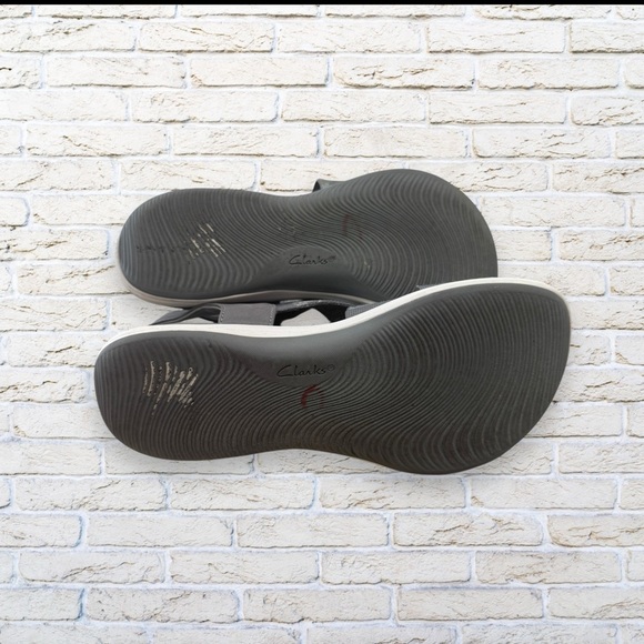 Clarks Cloudsteppers Mira Lily Adjustable Gray Camo Sandals Size 8 - Picture 5 of 5